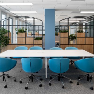 Ergonomia w biurze – dlaczego meble mają bezpośredni wpływ na zdrowie i efektywność pracowników?